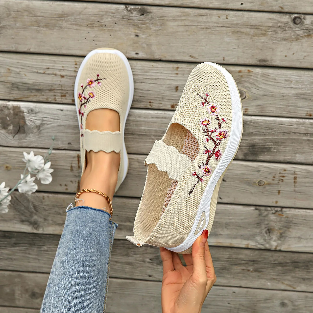 Orthopädische Schuhe mit Blumenmuster