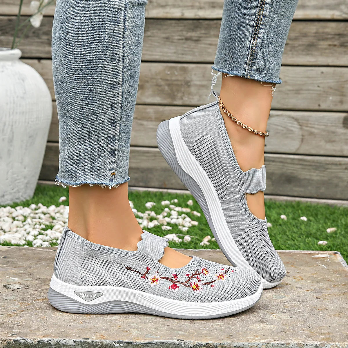 Orthopädische Schuhe mit Blumenmuster