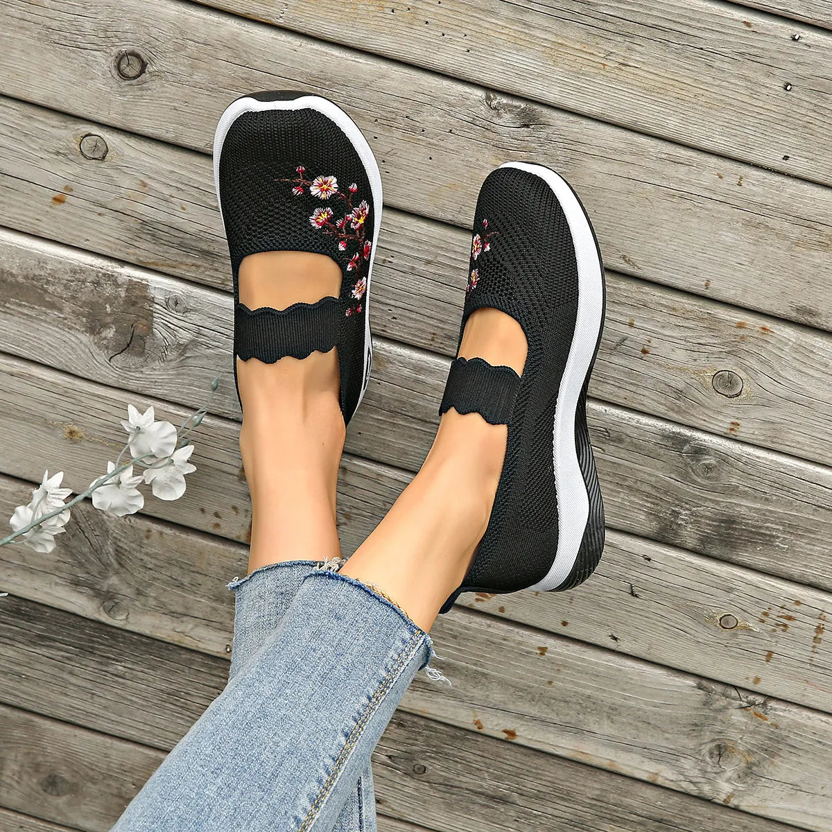 Orthopädische Schuhe mit Blumenmuster