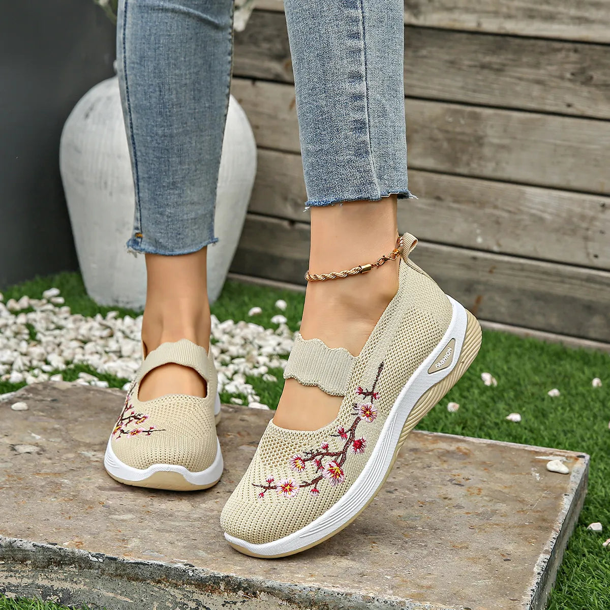 Orthopädische Schuhe mit Blumenmuster